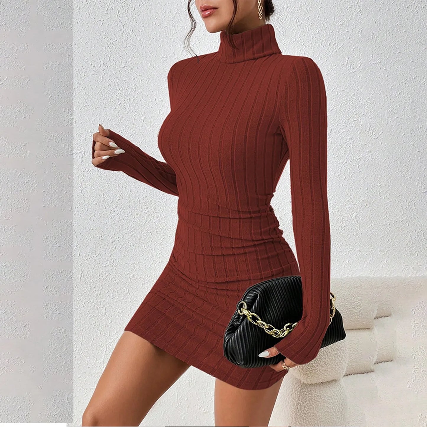 Minivestido Elegante de Cuello Alto Ajustado