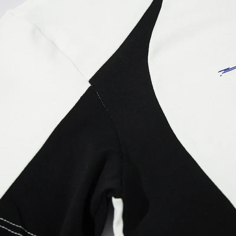 Camiseta holgada de estilo deportivo con retazos