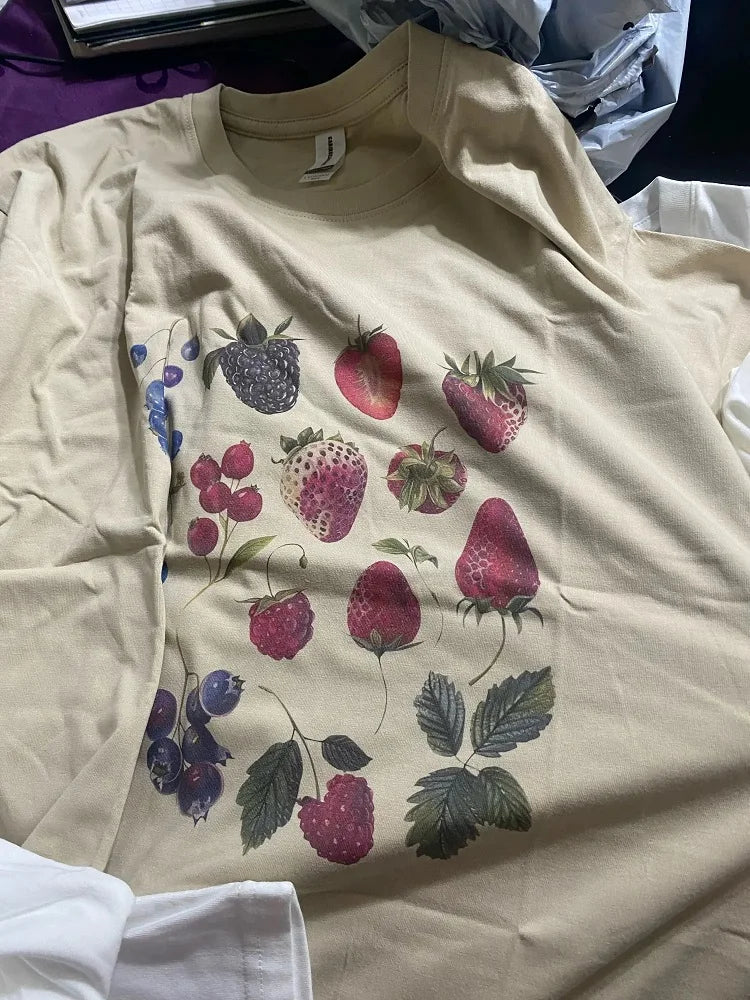 Baumwoll-T-Shirt mit Beerenarten-Grafik