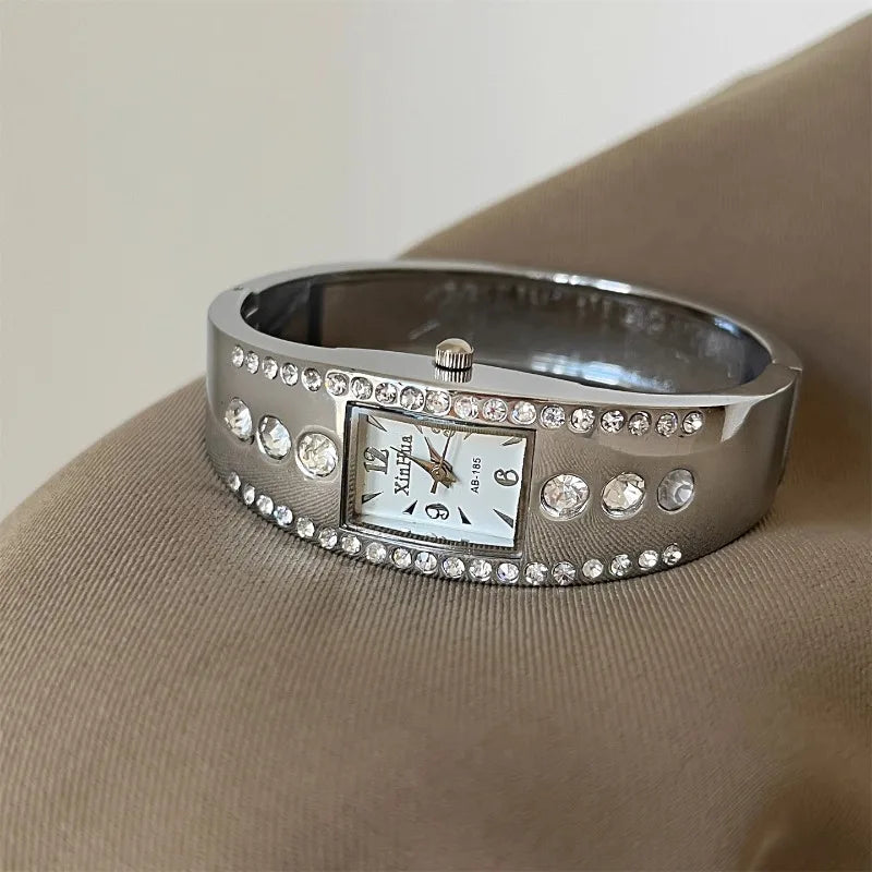 Silver Vintage Ladies Quartz Wristwatch