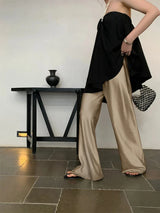 Elegante Satinhose mit weitem Bein