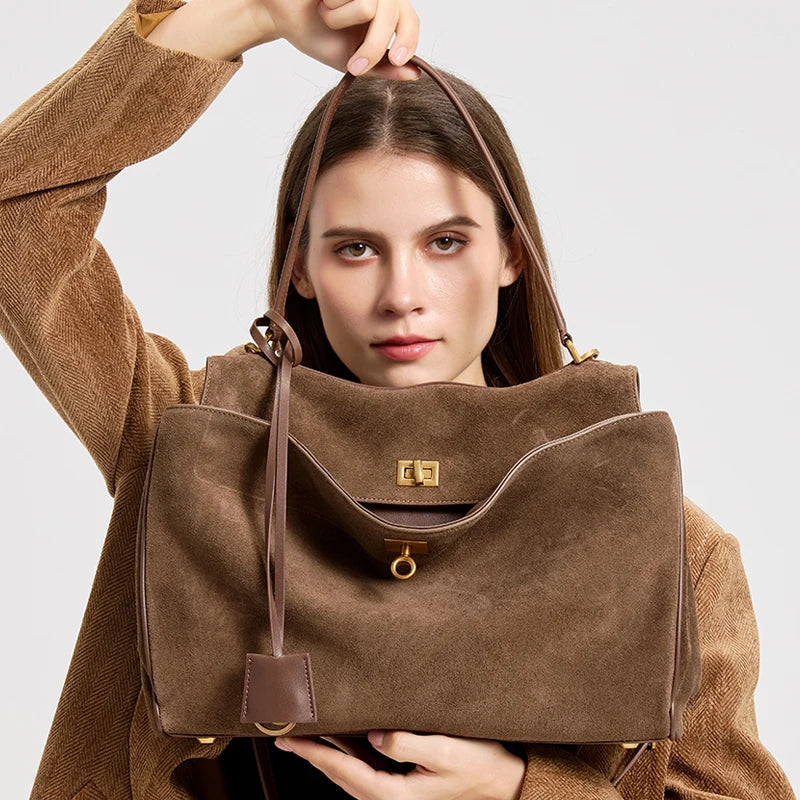 Old Money Vintage Leather Hand Bag
