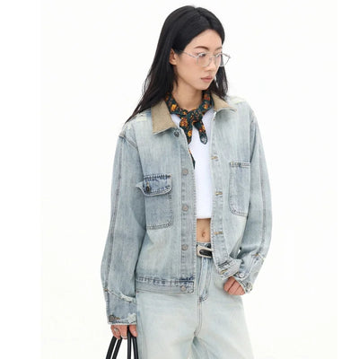Blaue Used-Jeansjacke im Cowgirl-Stil mit Verblassungen