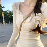 T-Shirt mit Blumenmuster, Patchwork und Spitze