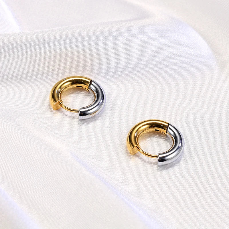Einfache, glatte, runde Ohrringe