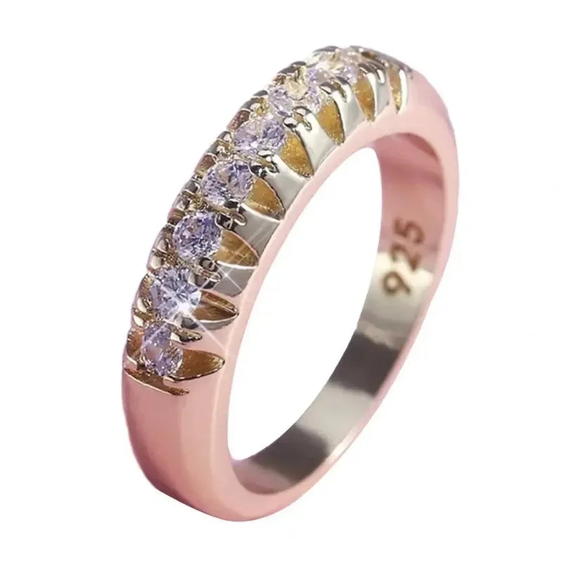 Geometrischer glänzender Ring