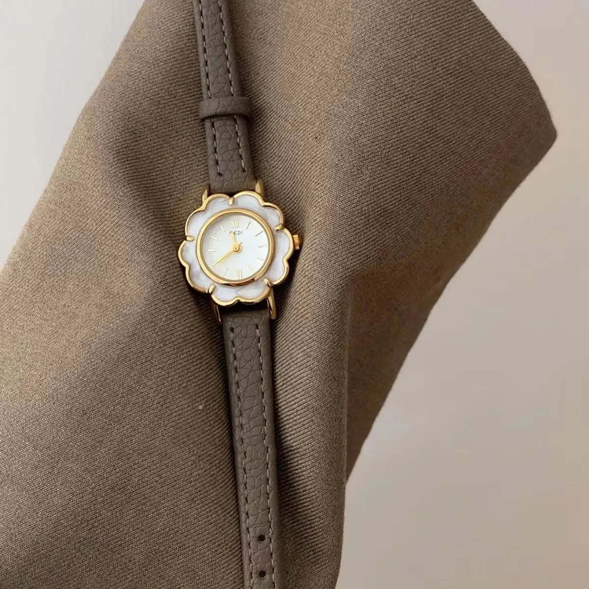Vintage Flower Shape Leather Watch