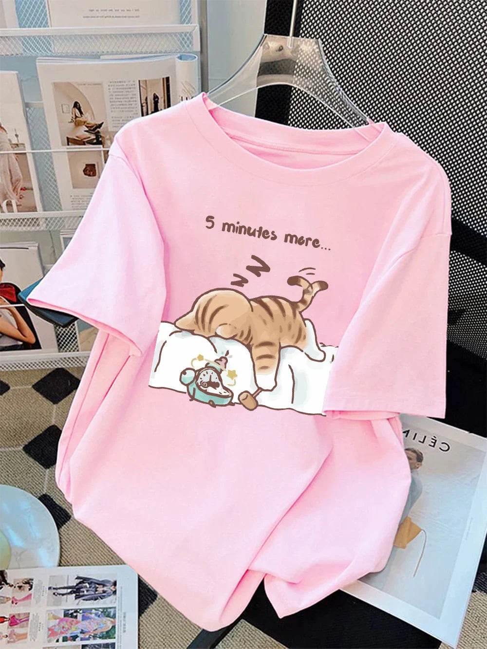 Camiseta de mujer con gato perezoso y soñoliento