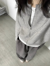 Weicher grauer Strickpullover mit Reißverschluss für Mädchen