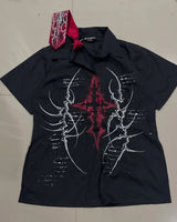 Camisa Y2K de esmoquin con estampado de calaveras