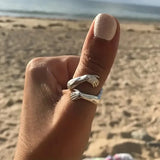 Anillo de manos haciendo signos
