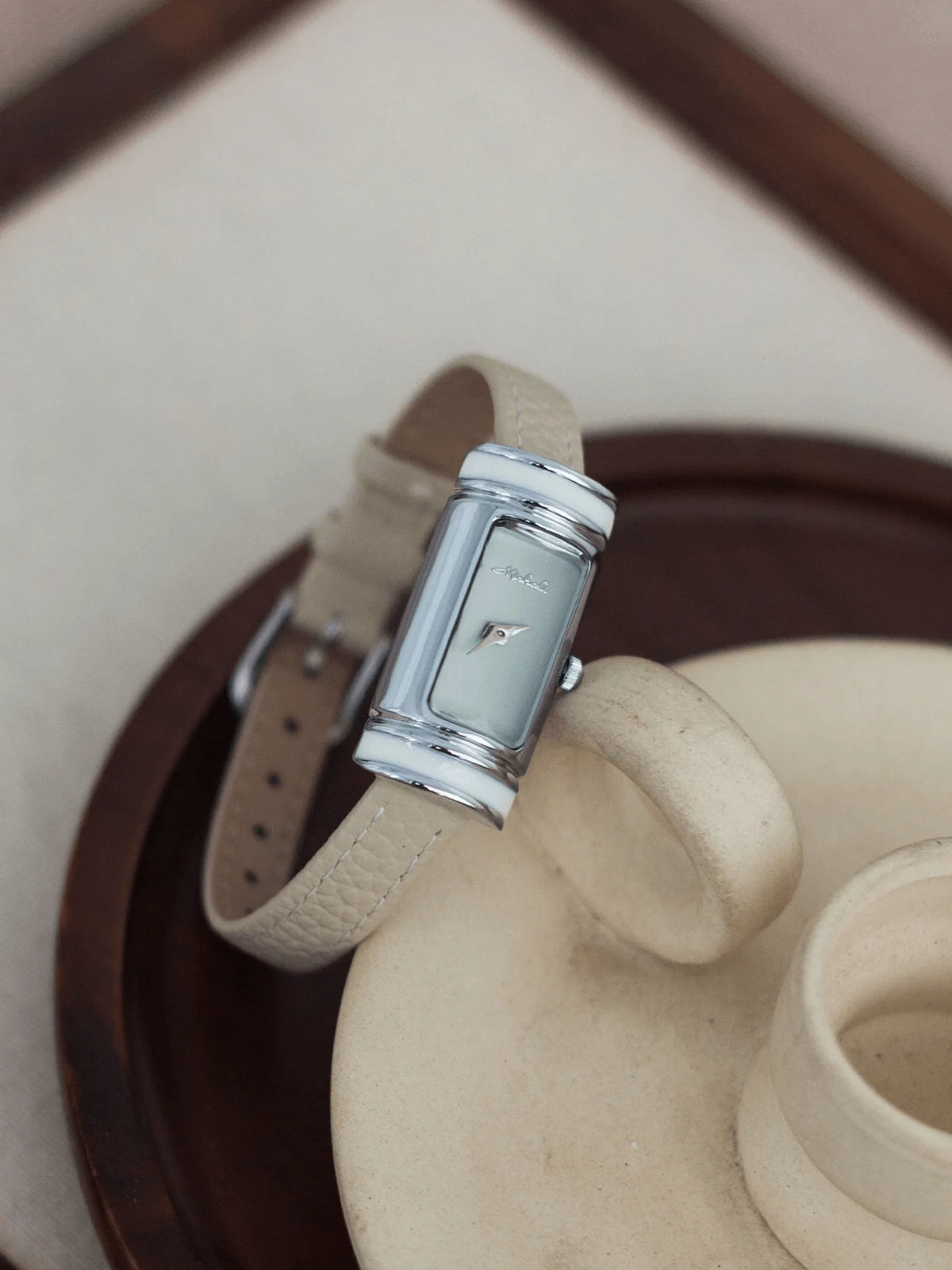Simple Leather Strap Women Wristwatch