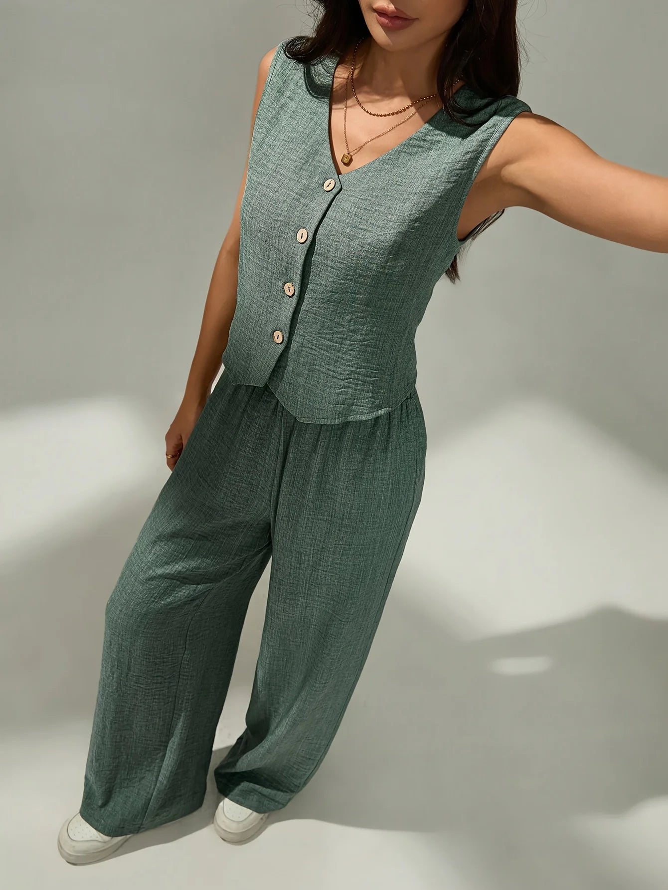 Old Money Summer Women's Outfit
