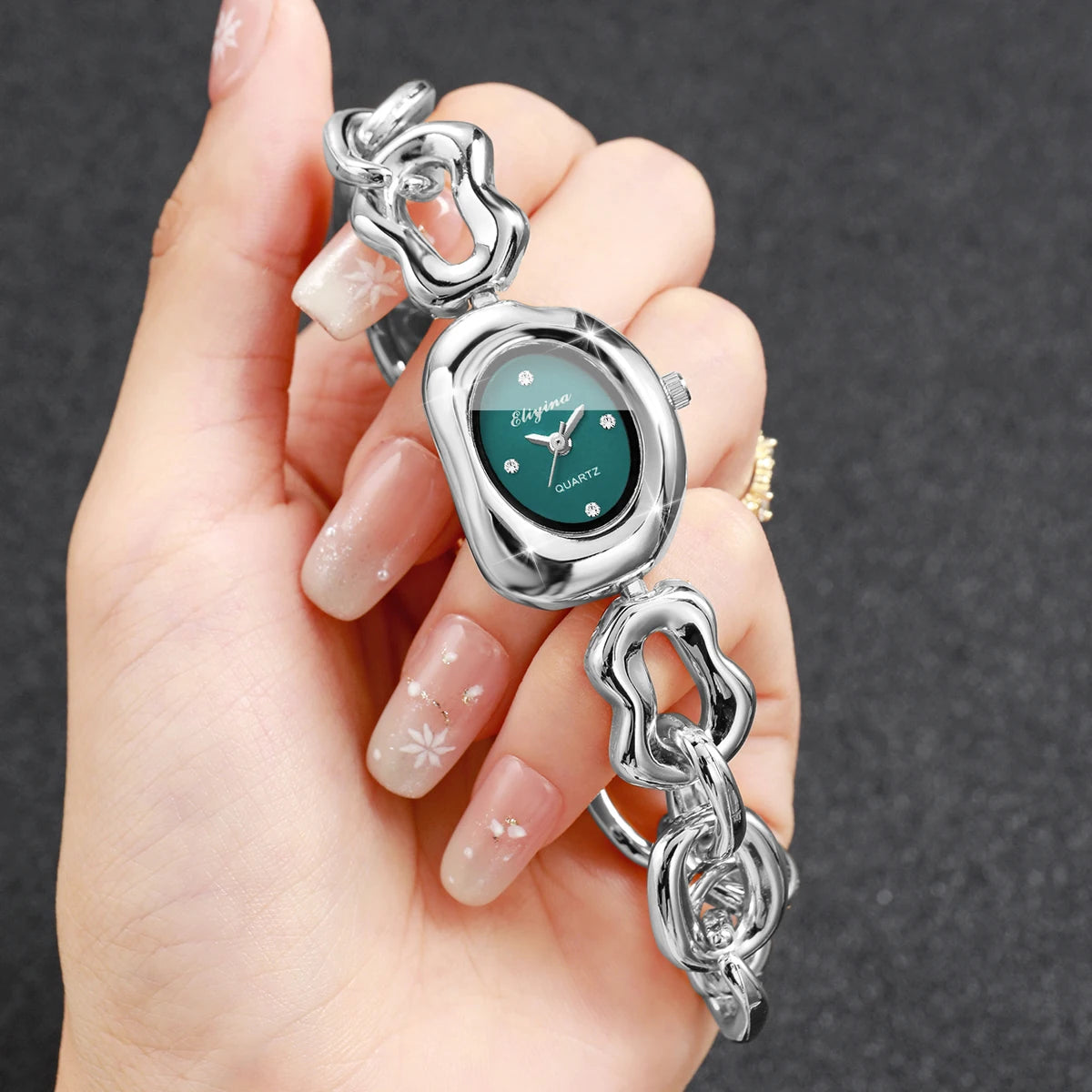 Elegant Silvery Chain Bracelet Strap Watch
