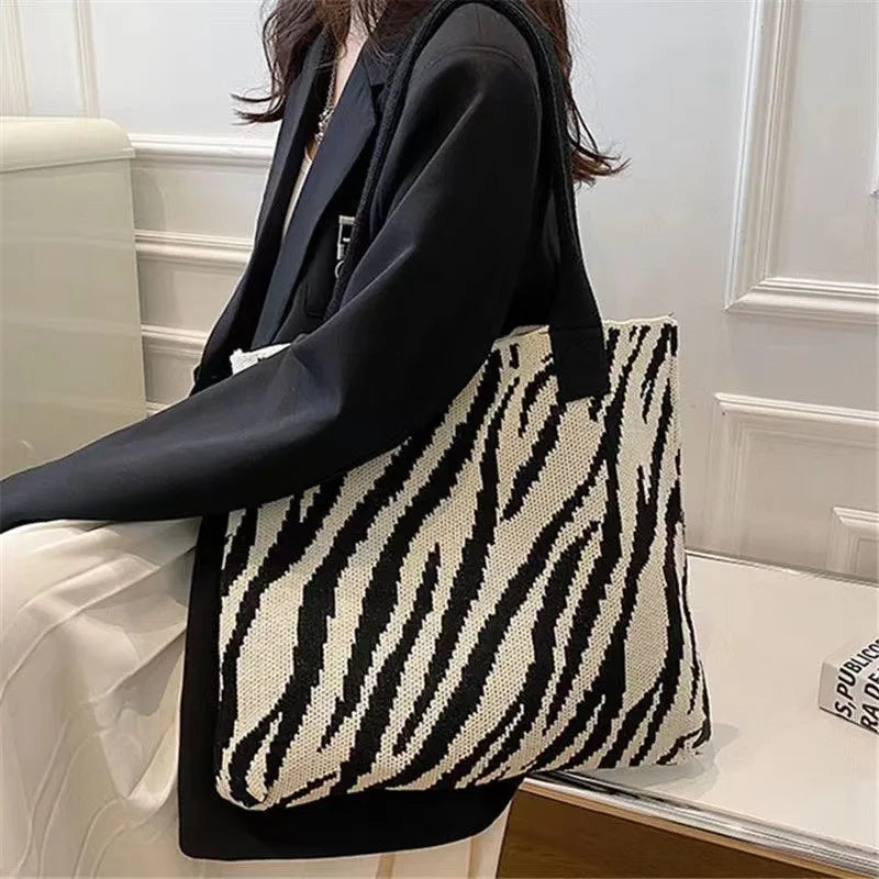 Bolso de ganchillo con estampado de cebra vintage