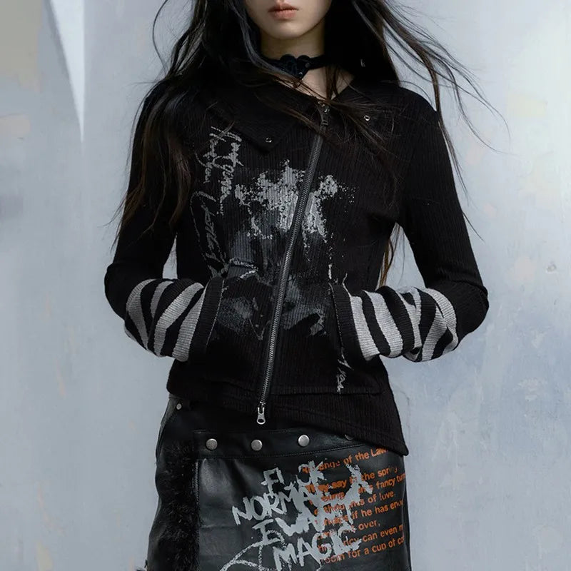 Vintage Gothic Graffiti Print Zippear T-Shirt