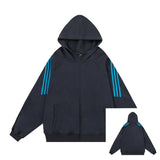 Stylischer gestreifter Kapuzenpullover mit Reißverschluss