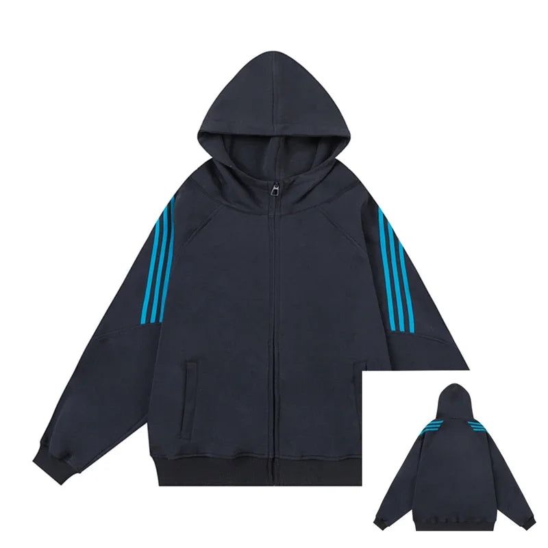 Stylischer gestreifter Kapuzenpullover mit Reißverschluss
