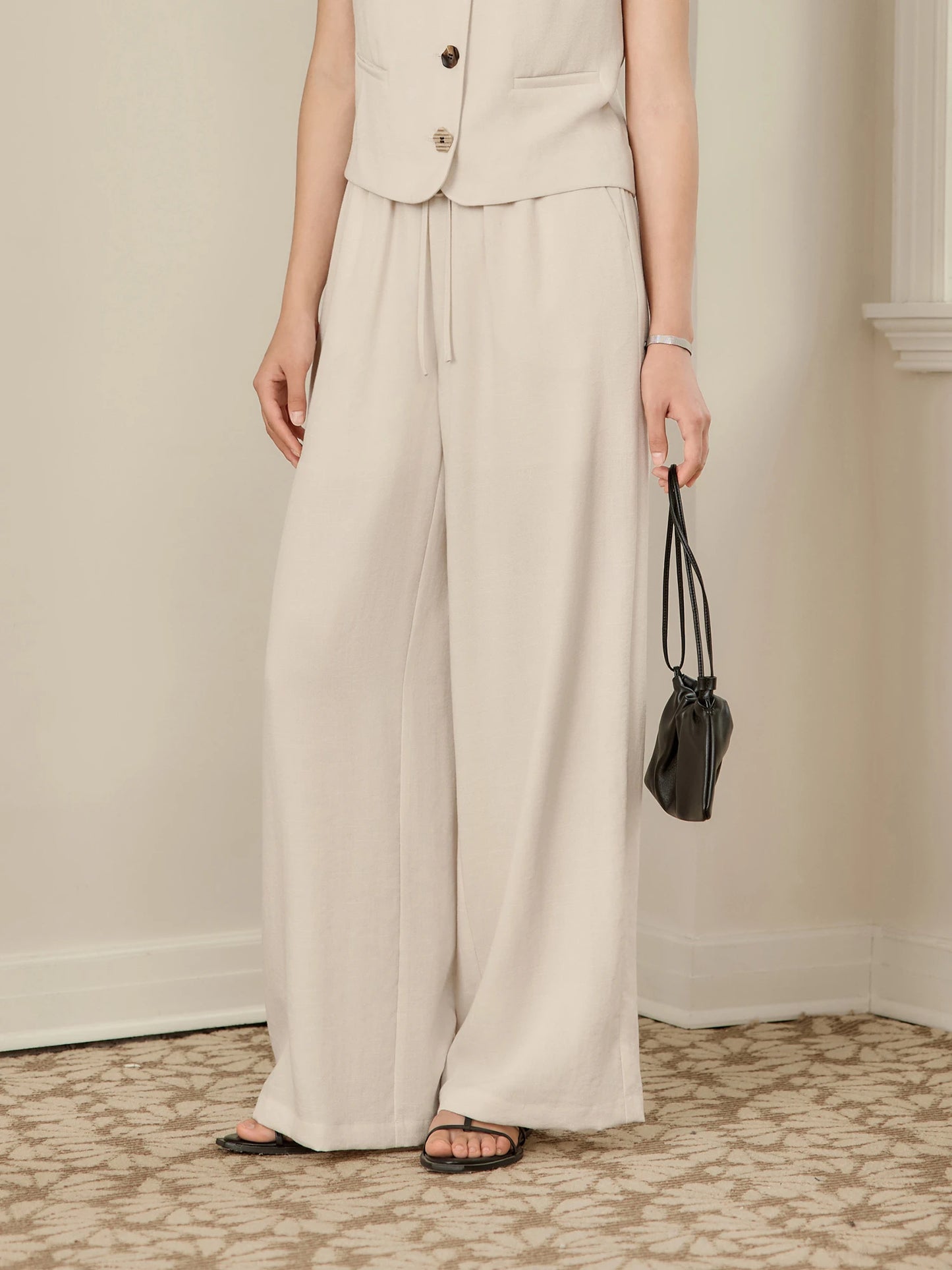 Old Money Minimal Women's Outfit