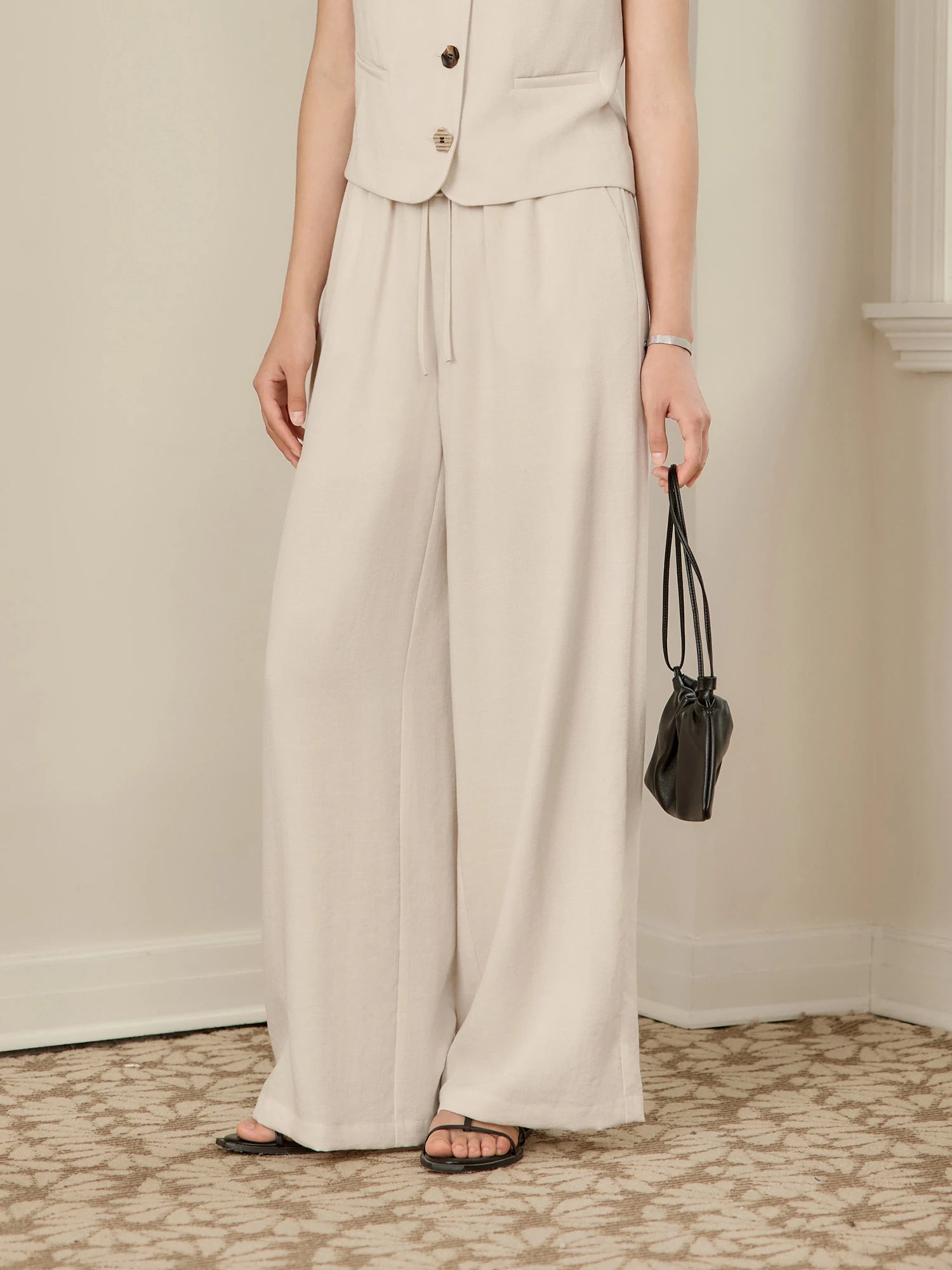 Old Money Minimal Women's Outfit
