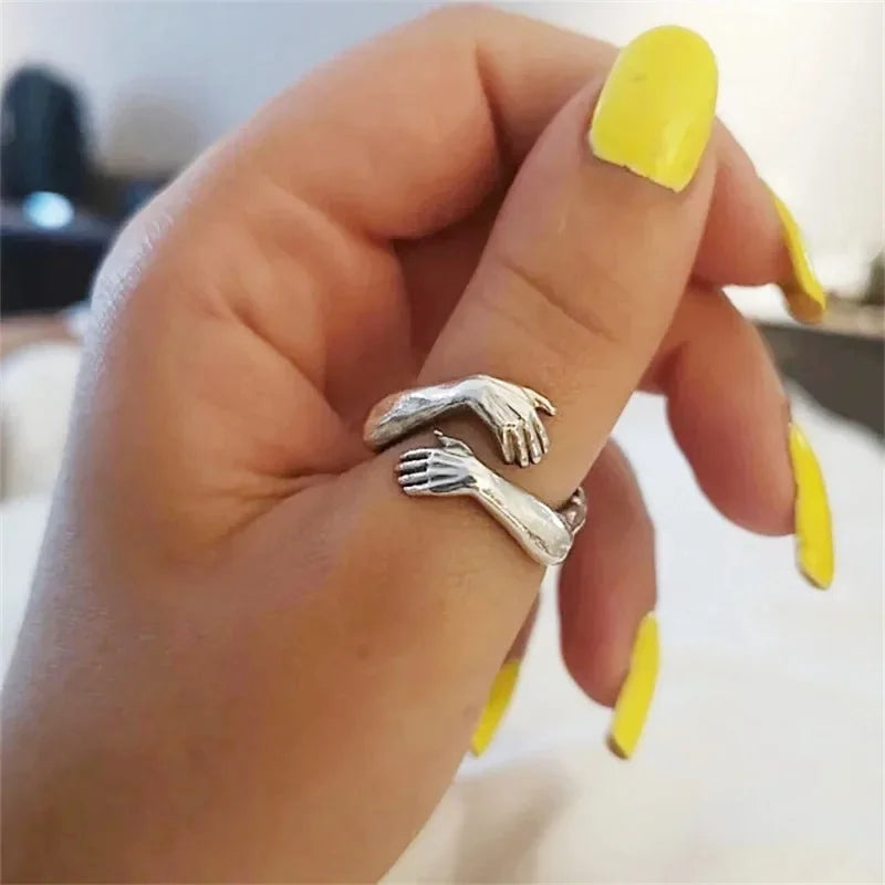 Anillo de manos haciendo signos