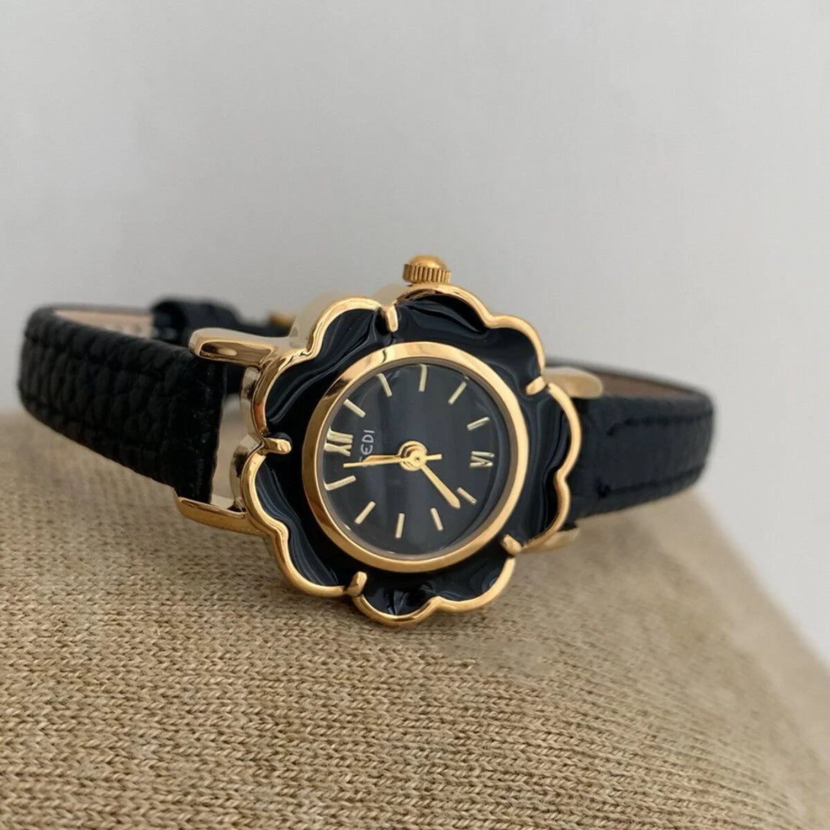 Vintage Flower Shape Leather Watch