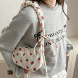 Bolso de pana pequeño con bonito estampado de fresas