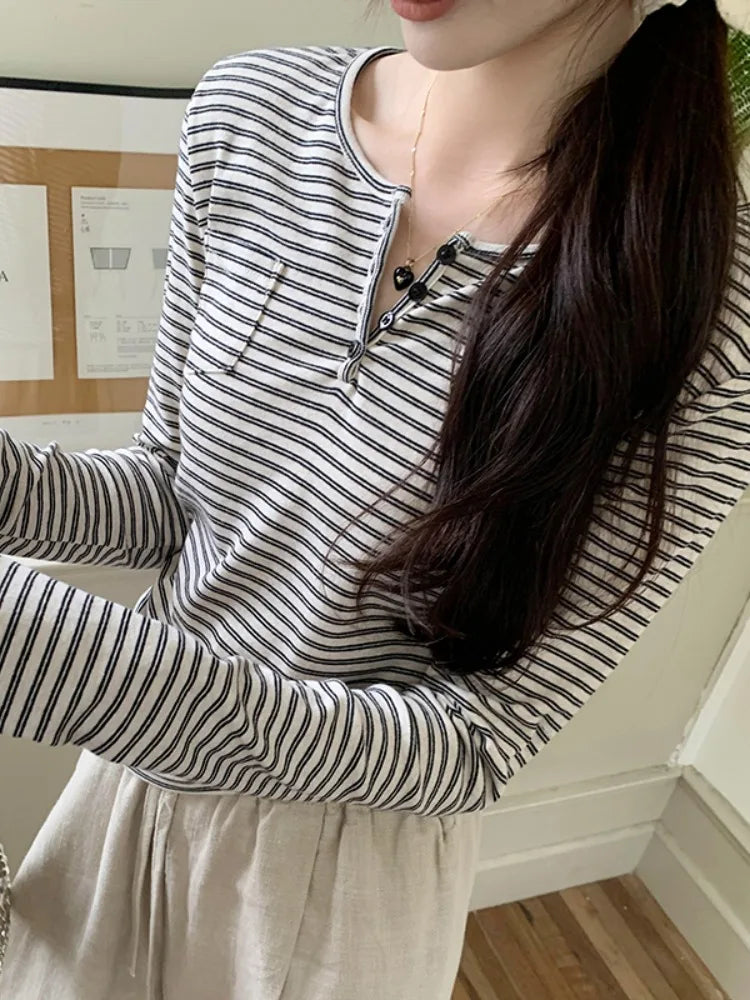 Camiseta de manga larga a rayas para mujer
