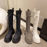 Klobige, lange Strickstiefel für Damen