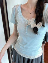 T-Shirt mit Blumenmuster, Patchwork und Spitze