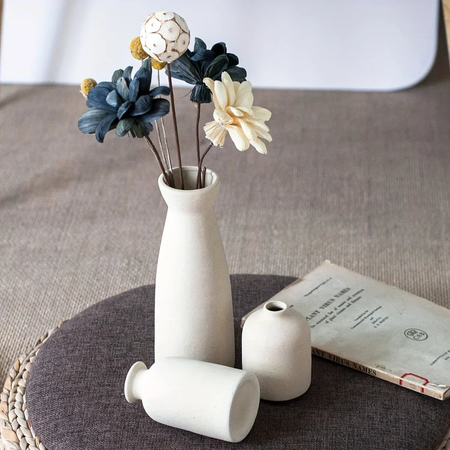 Set of 3 White Ceramic Vase