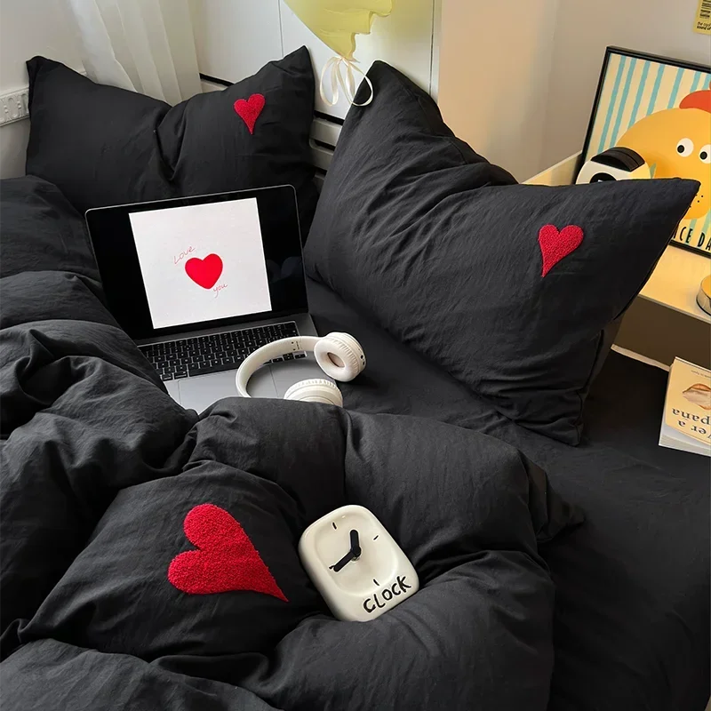Black Heart Bedding Set