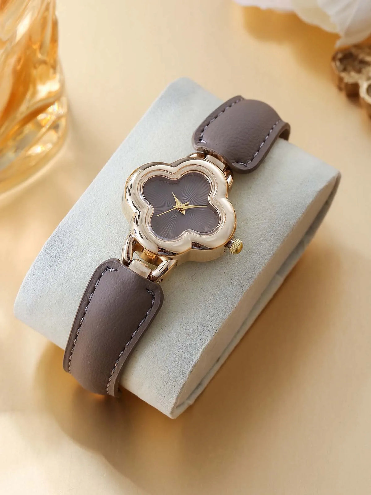 Four Leaf Clover French Versatile Watch