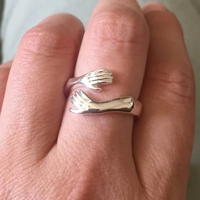 Anillo de manos haciendo signos