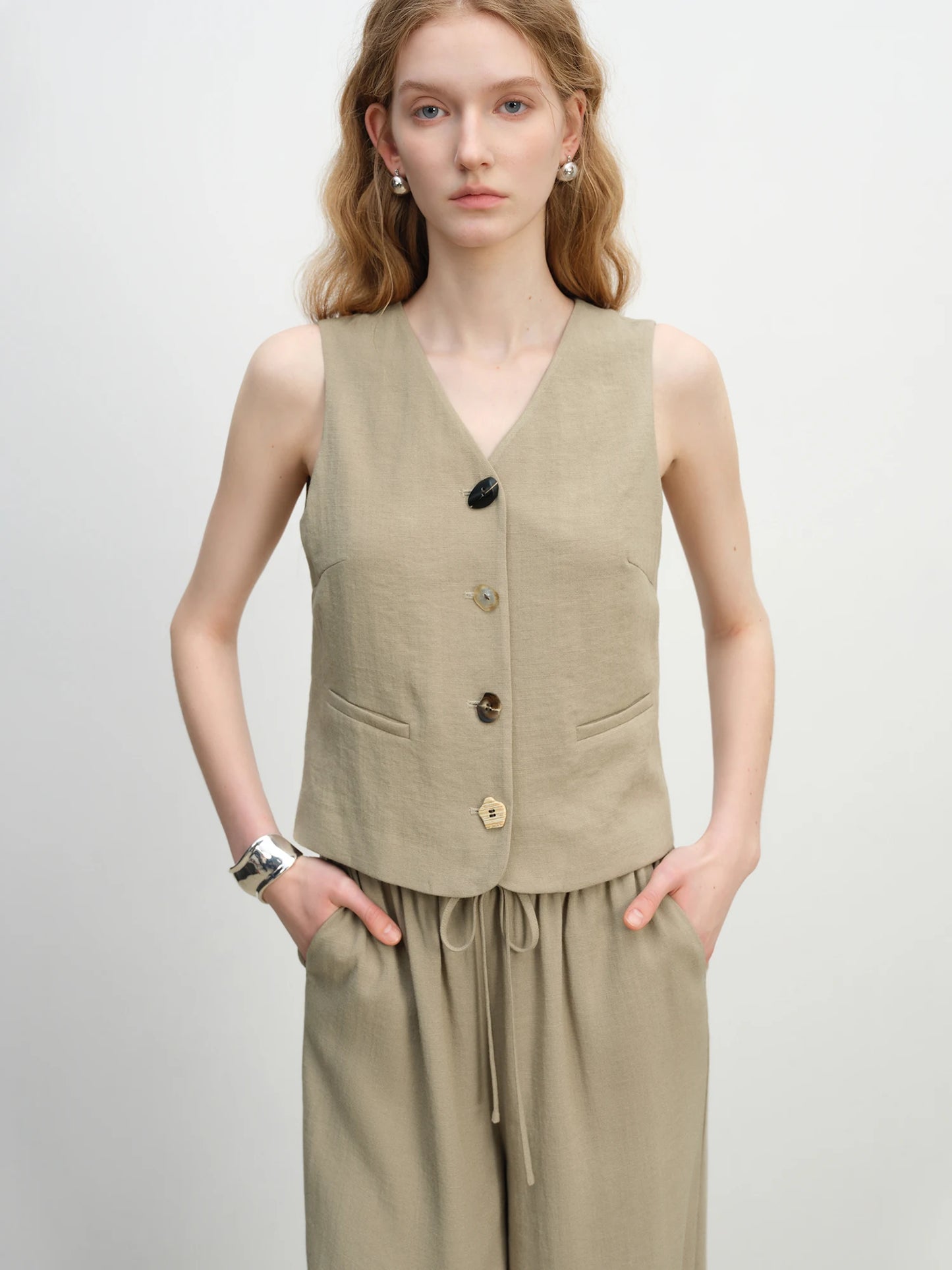 Old Money Minimal Women's Outfit