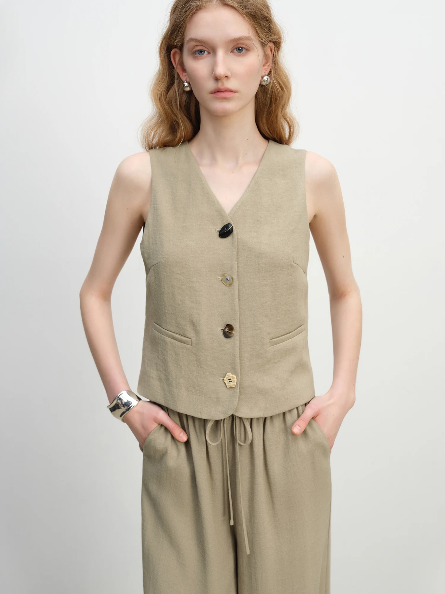 Old Money Minimal Women's Outfit