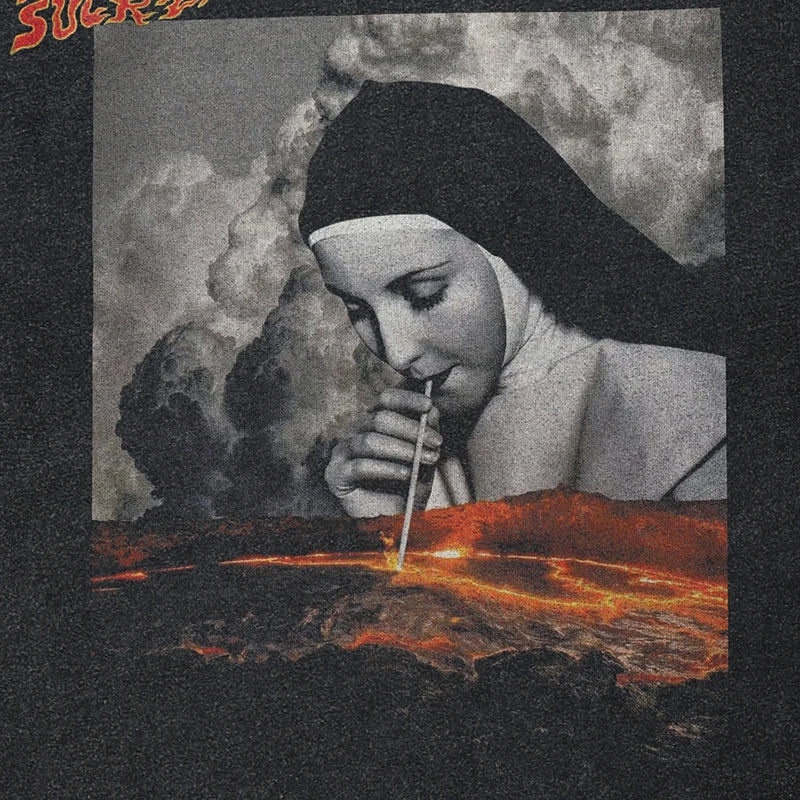 Camiseta negra lavada con gráfico retro vintage