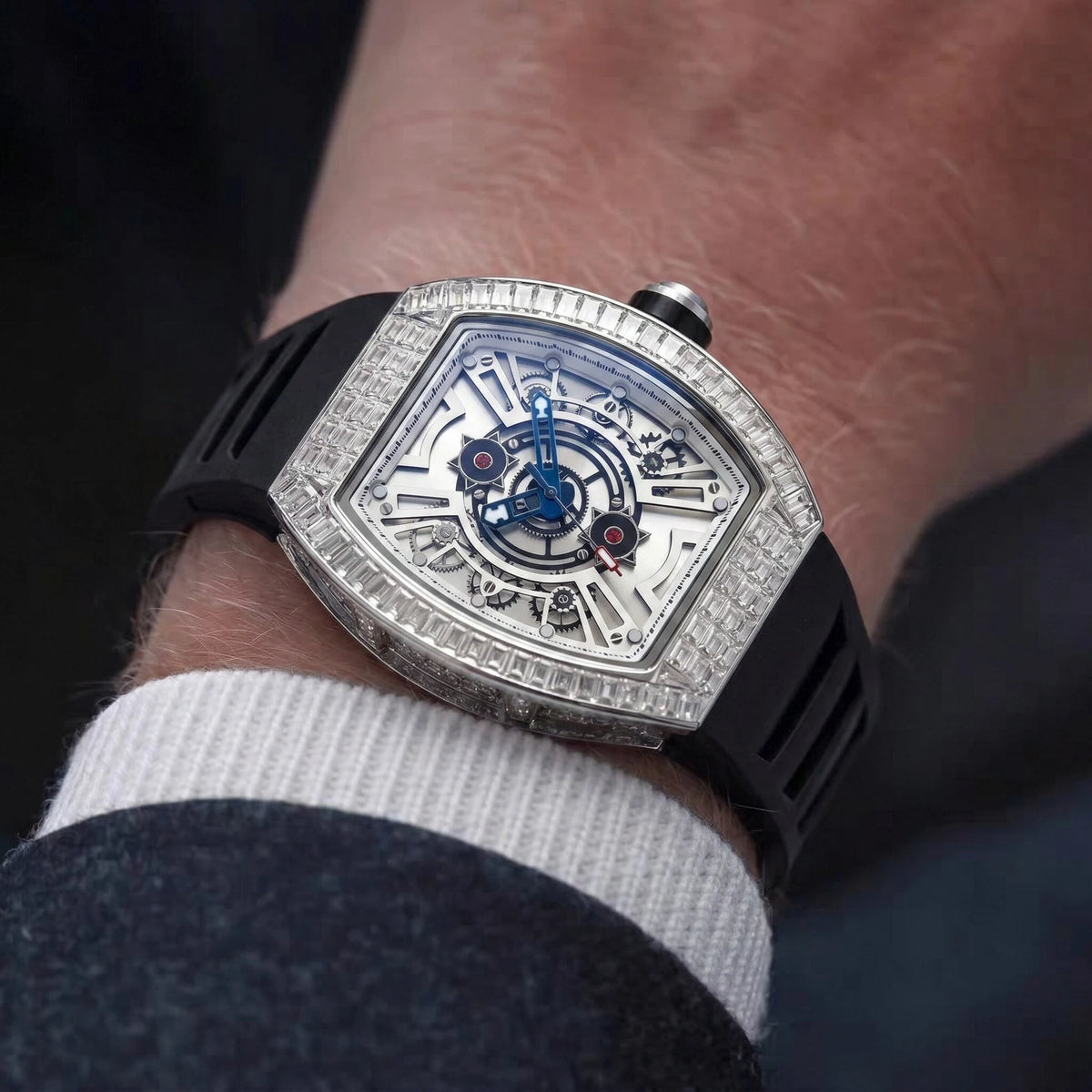 Luxury Black Retro Wristwatch