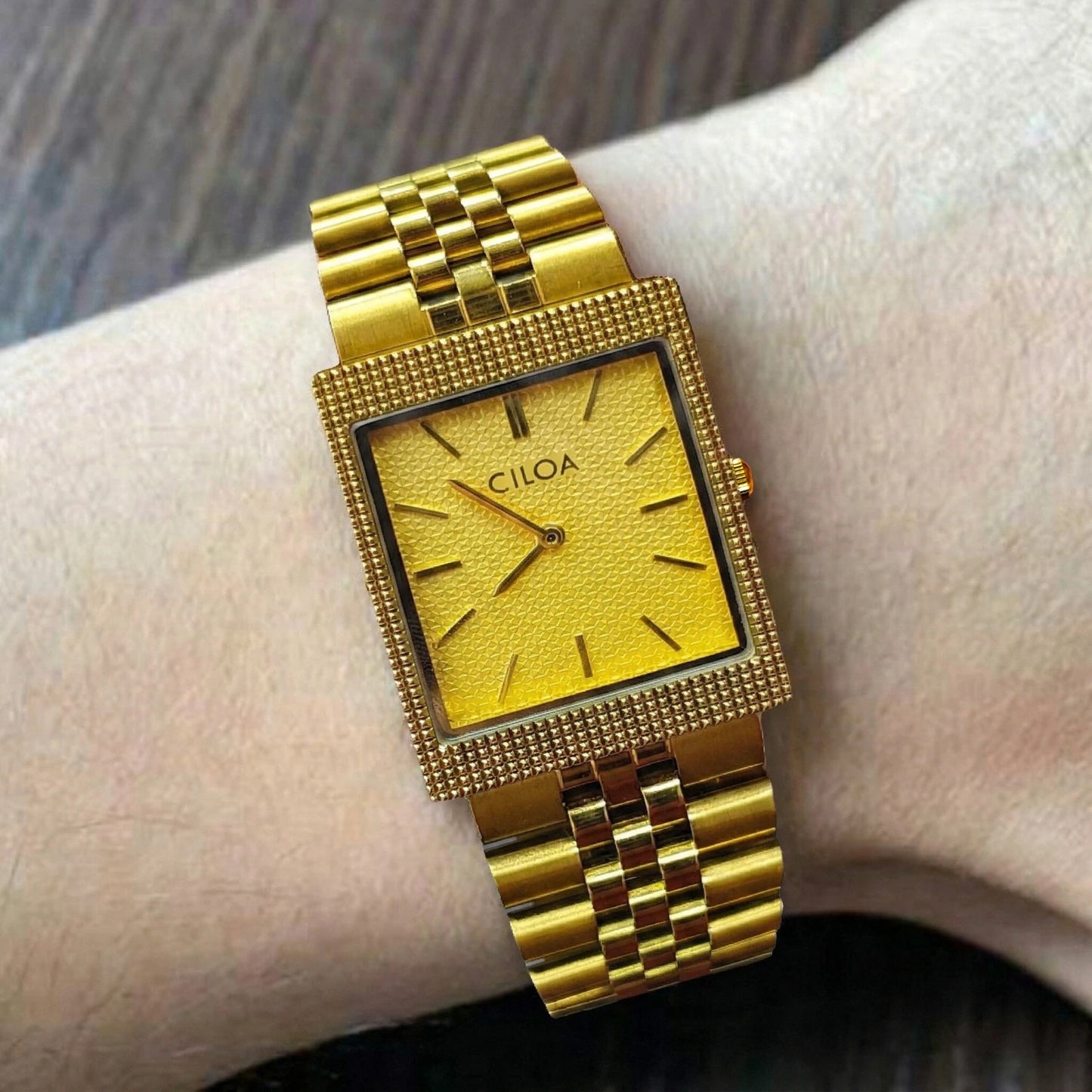 CILOA Red Retro Men's Old Money Watch