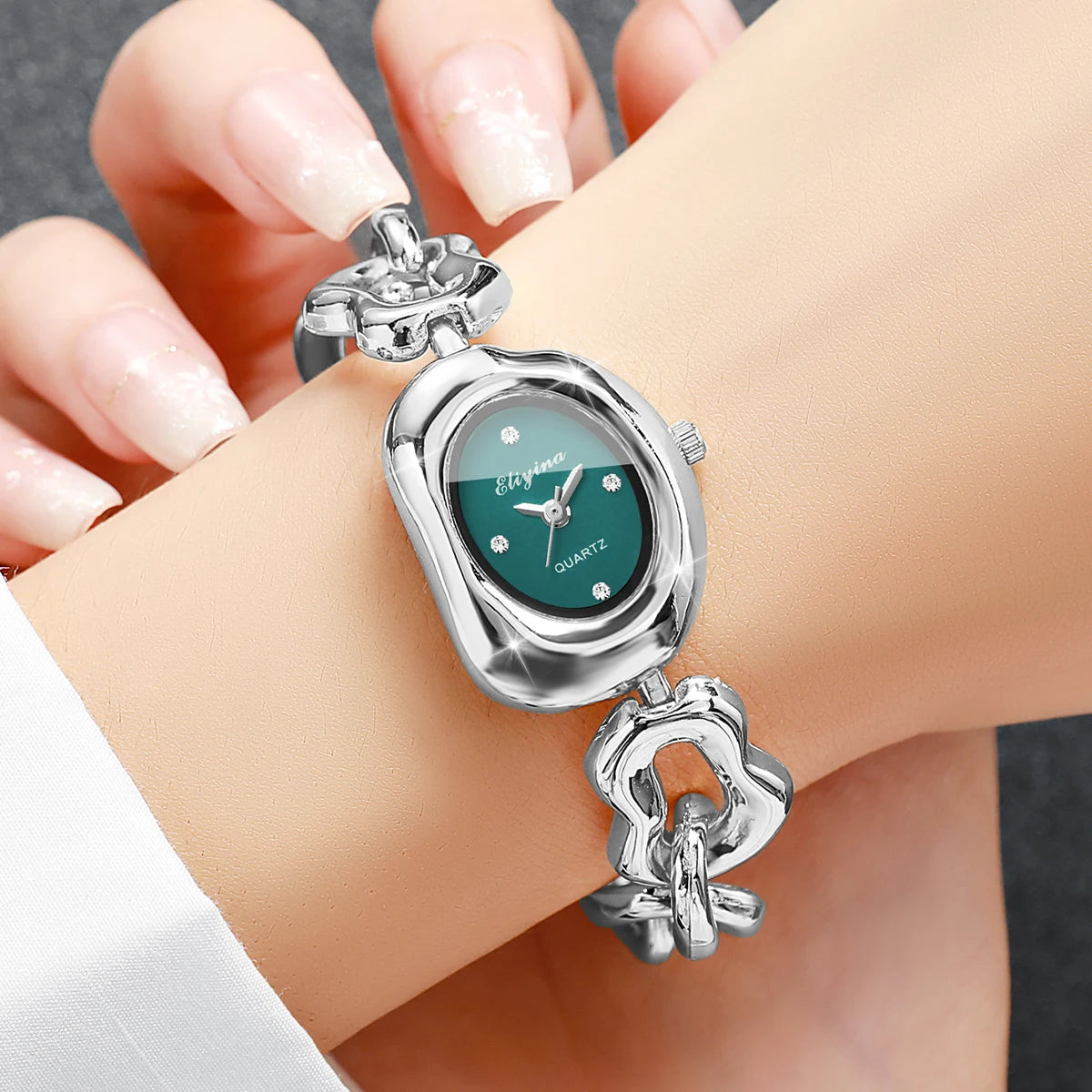 Elegant Silvery Chain Bracelet Strap Watch