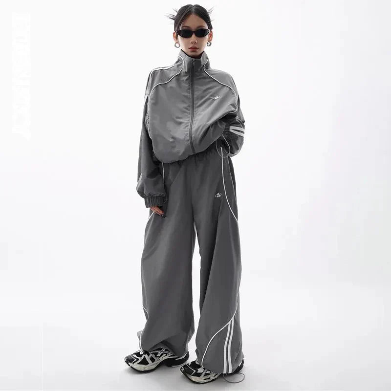 Sportgraue bequeme Jacke und Hose
