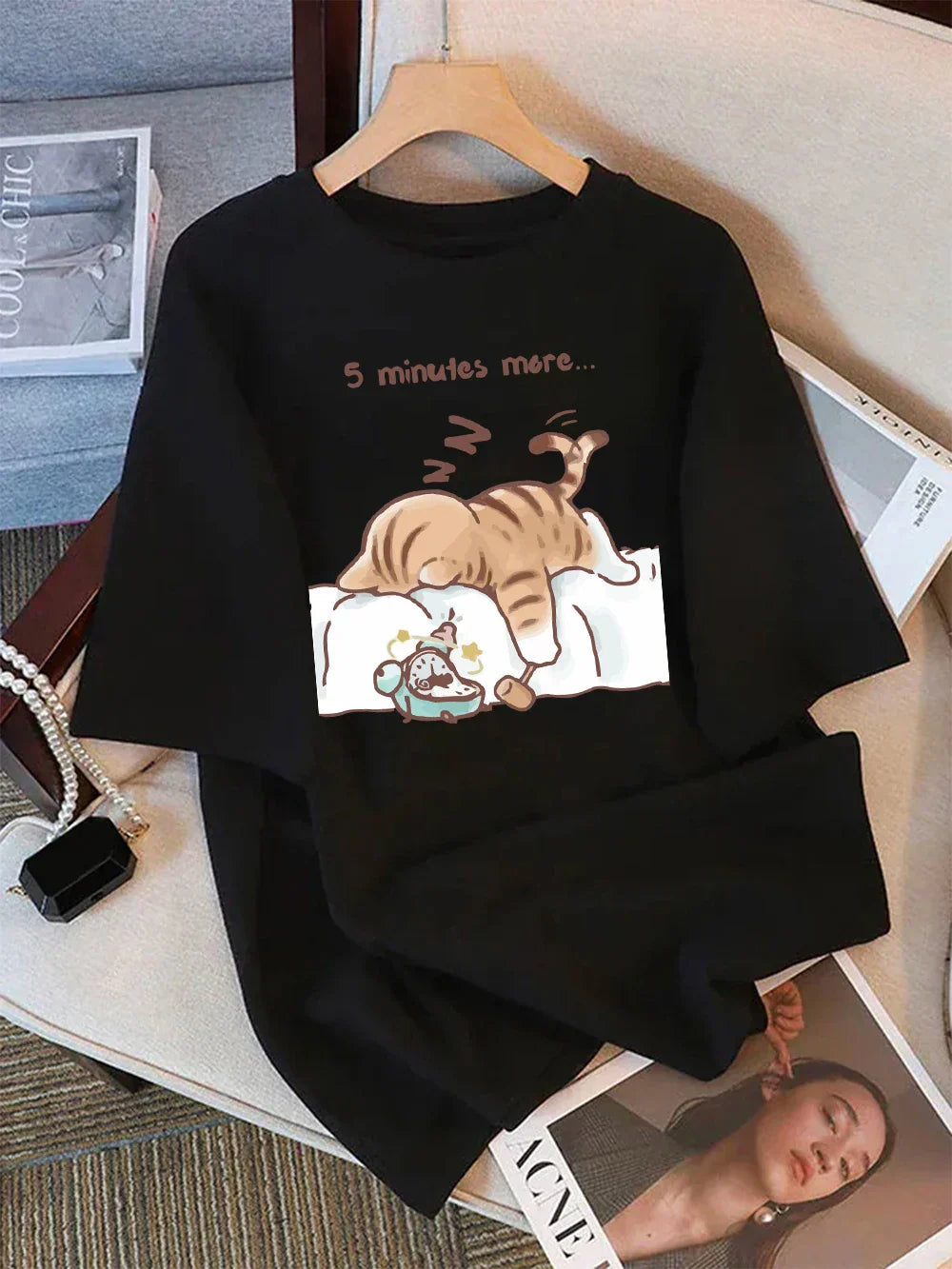Camiseta de mujer con gato perezoso y soñoliento
