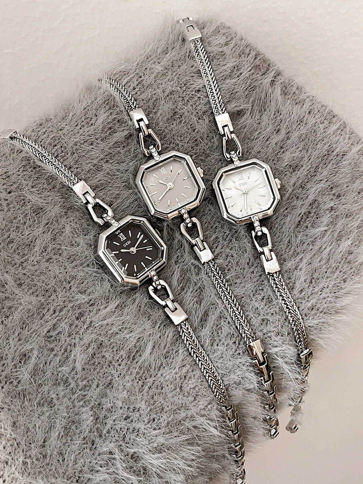 Elegant Bracelet Style Quartz Women's Wristwatch