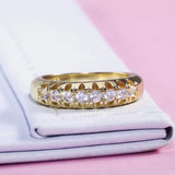 Geometrischer glänzender Ring