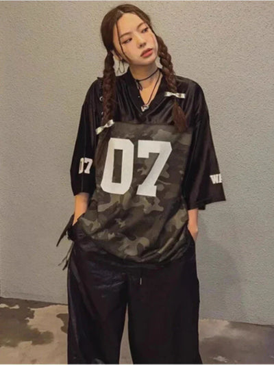 Vintage Locker Sitzendes V-Ausschnitt Jersey-T-Shirt