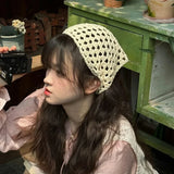 Bandana triangular de punto hecha a mano para mujer