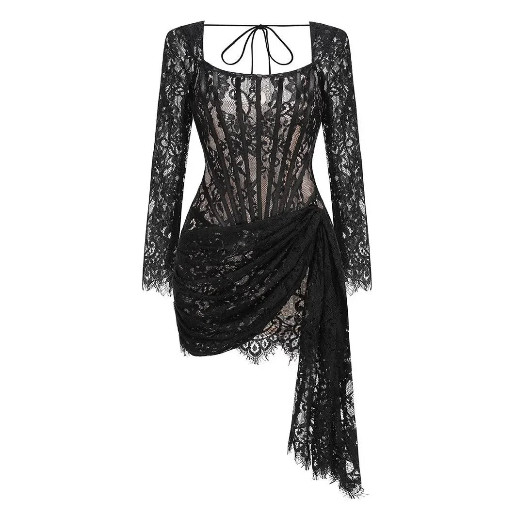 Verführerisches trägerloses Mini-Spitzenkleid