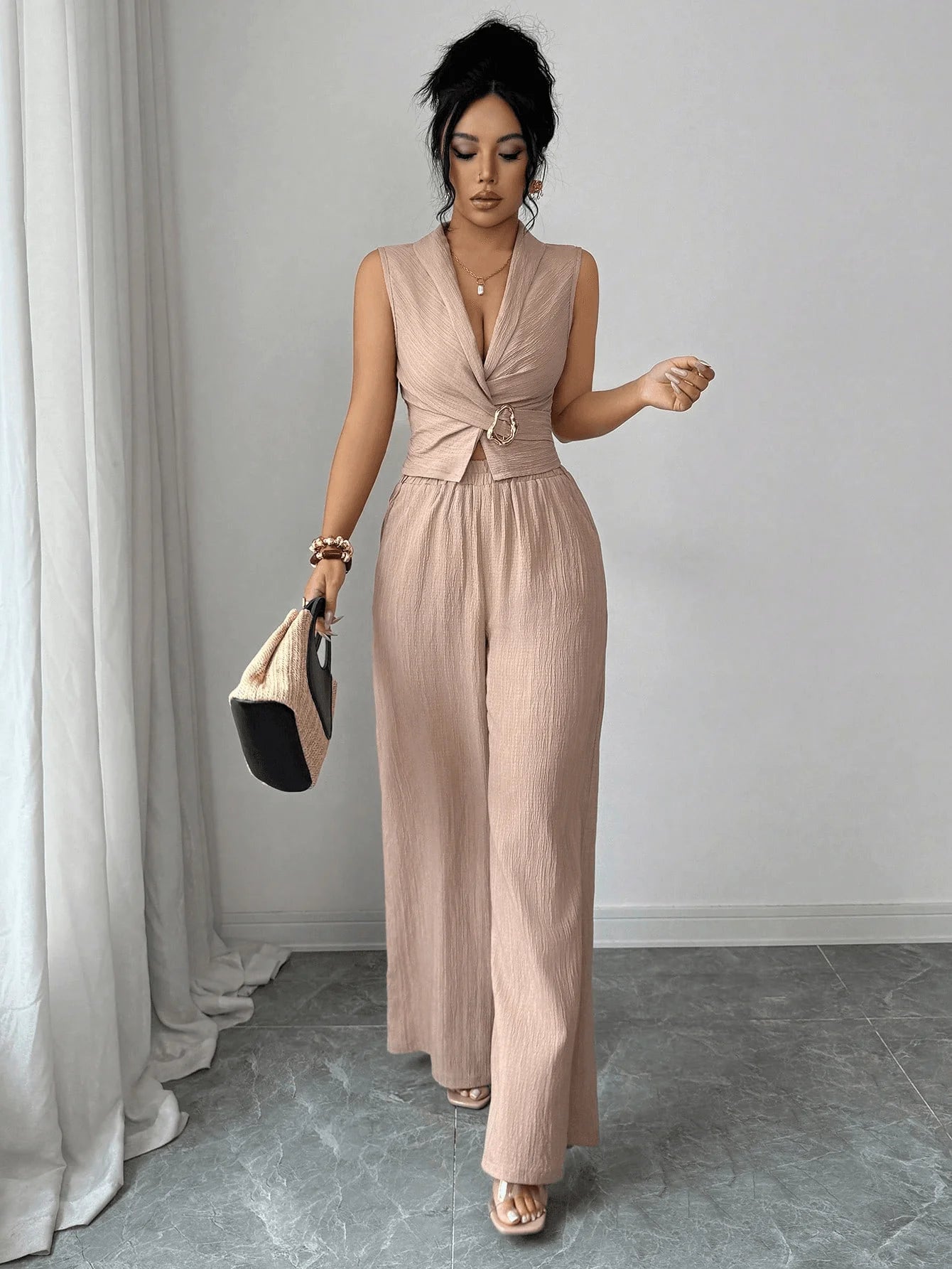 Old Money Sleeveless Wrap V-neck Women's Outfit