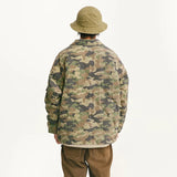 Chaqueta acolchada con estampado de camuflaje