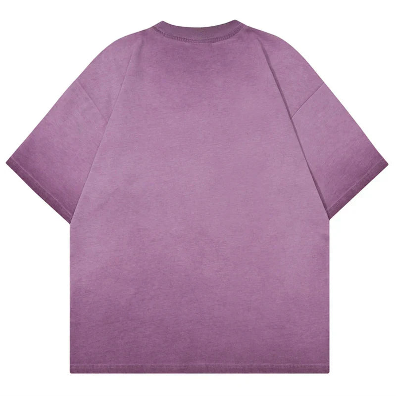 Camiseta con estampado de letras y color degradado